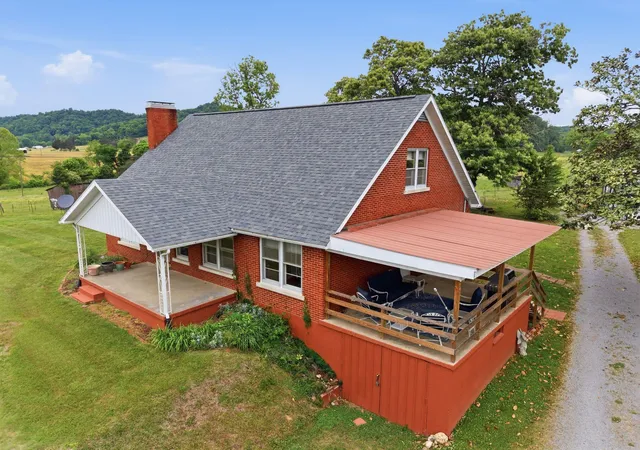 Homes for sale in Jamestown, KY | 5029 S Hwy 379, Jamestown, KY 42629 | MLS# 26010004