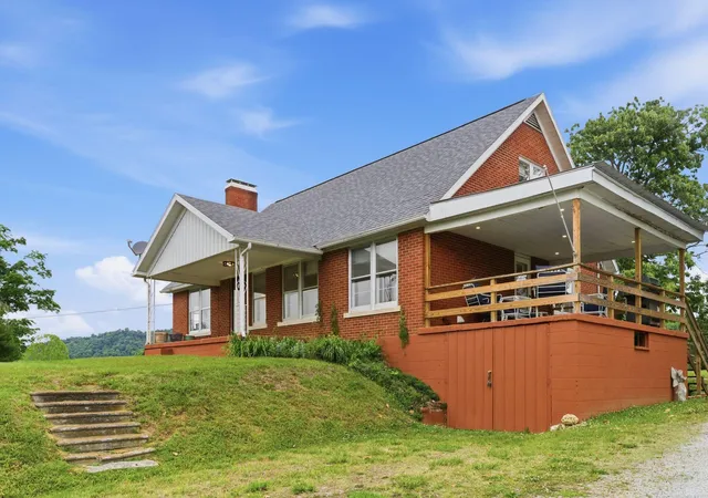 Homes for sale in Jamestown, KY | 5029 S Hwy 379, Jamestown, KY 42629 | MLS# 26010004