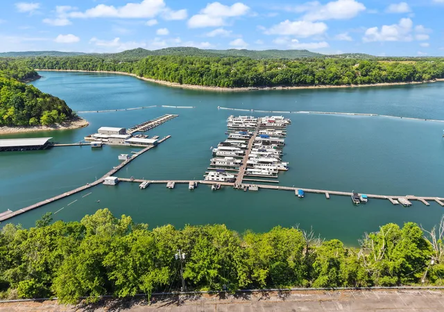 Homes for sale in Burnside, KY | 518 W Lakeshore Dr, Burnside, KY 42519 | MLS# 26009113