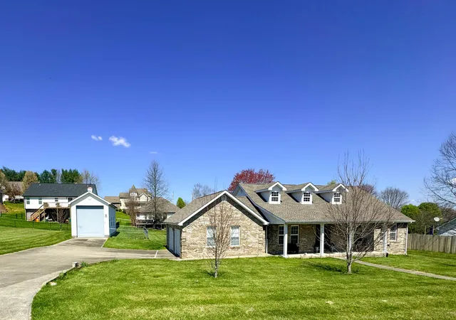 Homes for sale in Science Hill, KY | 309 Park Ln, Science Hill, KY 42553 | MLS# 26009164