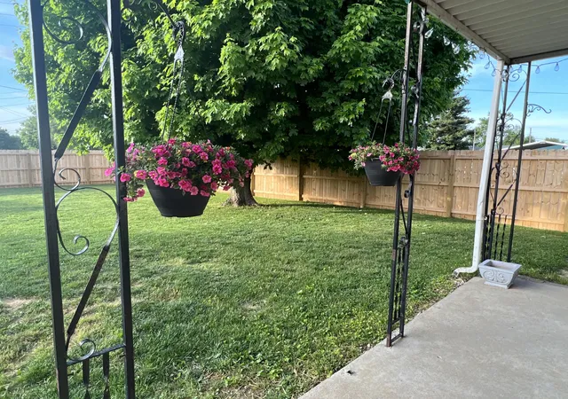 Homes for sale in Campbellsville, KY | 800 W Main St, Campbellsville, KY 42718 | MLS# 26009251
