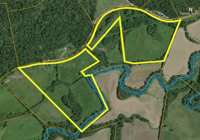 2nd image of 920 Driftwood Dr, Irvine, KY 40336 | MLS# 26009640