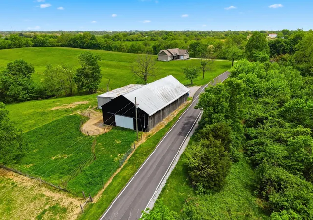 Photo 3 of Single family home for sale at 401 Simpson Ridge Rd, Williamstown, KY 41097 | MLS# 26009684 | Listing updated on 2026-05-01