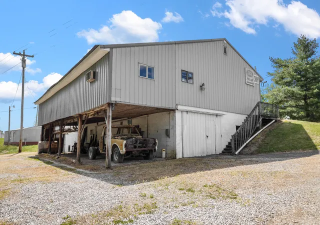 Homes for sale in Mc Kee, KY | 155 Lodge Hall Rd, Mc Kee, KY 40447 | MLS# 26009392