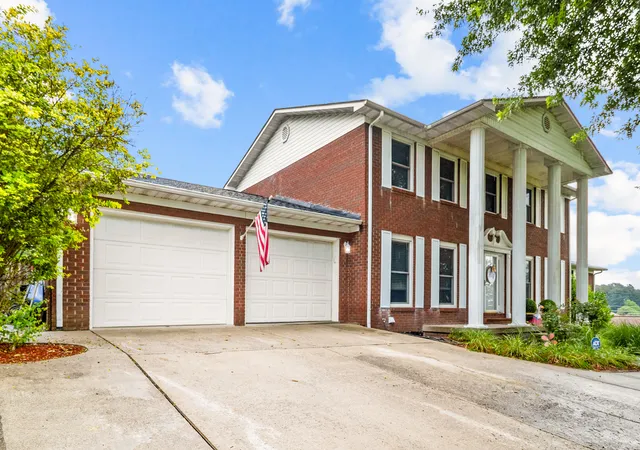 Photo 3 of Single family home for sale at 102 Dogwood Trl, London, KY 40741 | MLS# 26015219 | Listing updated on 2026-07-27