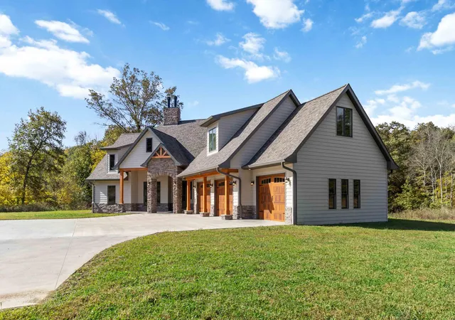 Photo 2 of Single family home for sale at 2543 Summersville Rd, Greensburg, KY 42743 | MLS# 26009512 | Listing updated on 2026-08-31