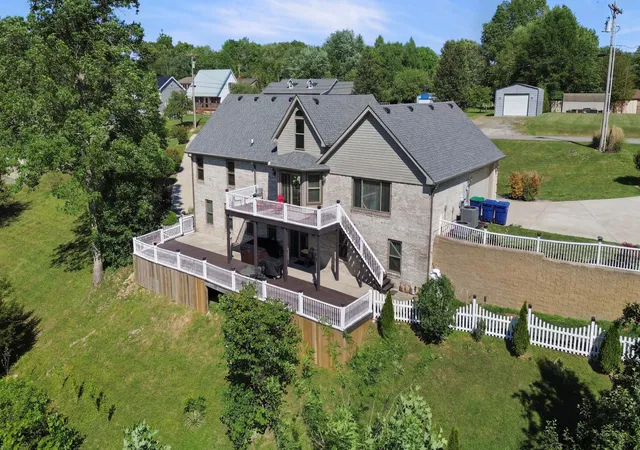 Photo 3 of Single family home for sale at 3823 Hickory Hl Dr, Somerset, KY 42503 | MLS# 26010272 | Listing updated on 2026-10-08