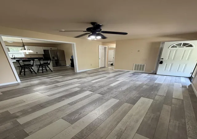 Photo 3 of Single family home for sale at 10007 US 421, Mc Kee, KY 40447 | MLS# 26009594 | Listing updated on 2026-08-29