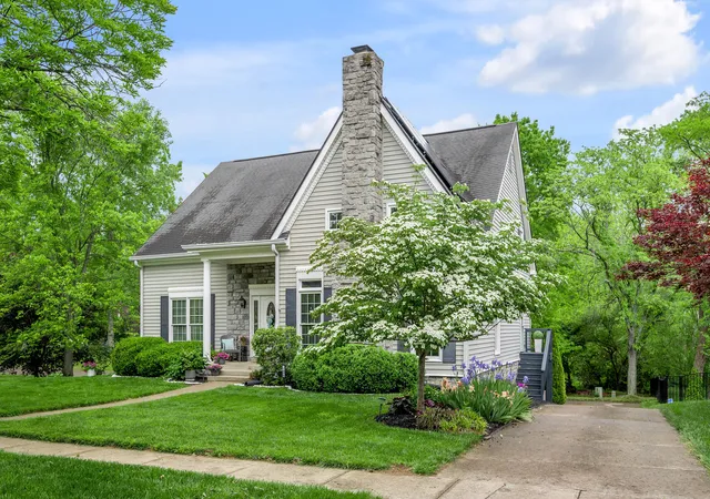 Photo 2 of Single family home for sale at 1070 Forest Lake Dr, Lexington, KY 40515 | MLS# 26009615 | Listing updated on 2026-06-13