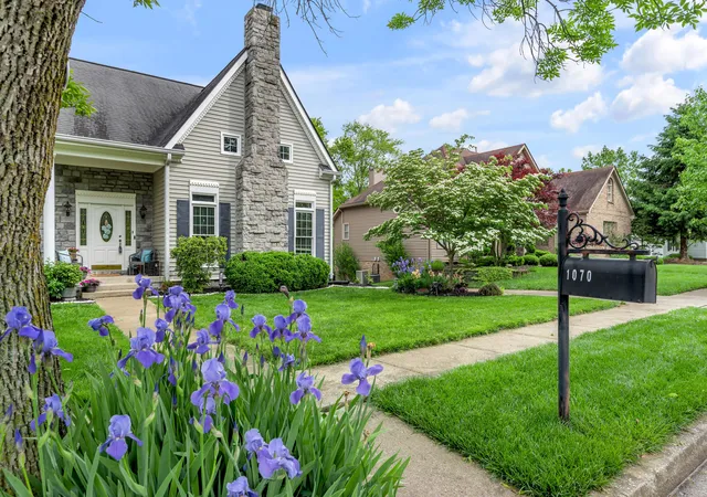Photo 3 of Single family home for sale at 1070 Forest Lake Dr, Lexington, KY 40515 | MLS# 26009615 | Listing updated on 2026-06-13