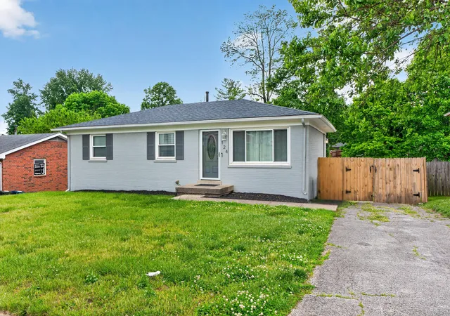 Photo 2 of Single family home for sale at 124 Manitoba Ln, Lexington, KY 40515 | MLS# 26009749 | Listing updated on 2026-05-17