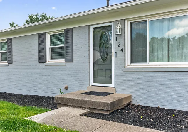 Photo 3 of Single family home for sale at 124 Manitoba Ln, Lexington, KY 40515 | MLS# 26009749 | Listing updated on 2026-05-17