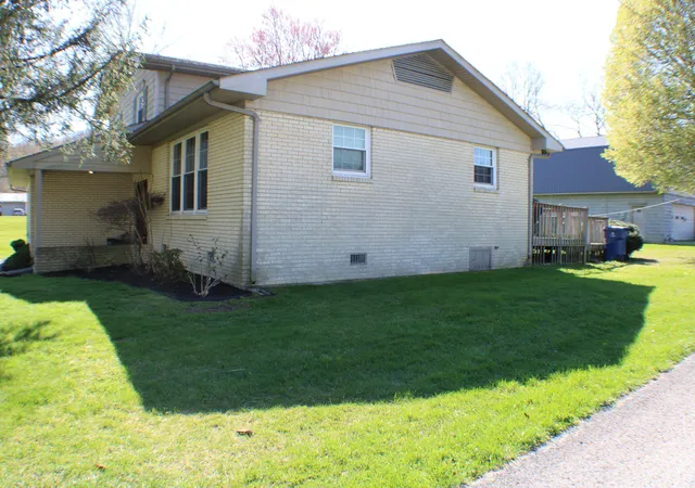Photo 3 of Single family home for sale at 1015 Old Wilson Ln, Middlesboro, KY 40965 | MLS# 26009828 | Listing updated on 2026-08-17