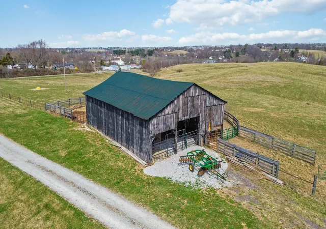 Photo 4 of House for sale at 1630 Richmond Rd, Berea, KY 40403 | MLS# 26009789 | Listing updated on 2026-10-23