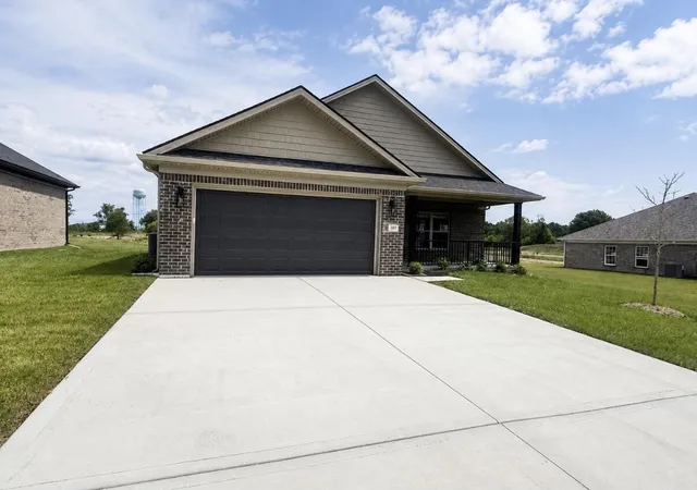Photo 3 of Single family home for sale at 307 Cinchpost Cir, London, KY 40744 | MLS# 26022221 | Listing updated on 2026-09-16