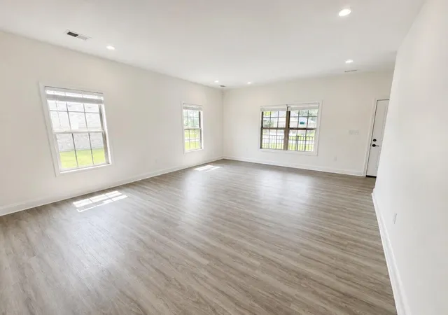 Photo 4 of Single family home for sale at 307 Cinchpost Cir, London, KY 40744 | MLS# 26022221 | Listing updated on 2026-10-13