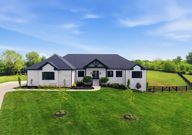 Homes for sale in Wilmore, KY | 1112 Gallant Dr, Wilmore, KY 40390 | MLS# 26009941