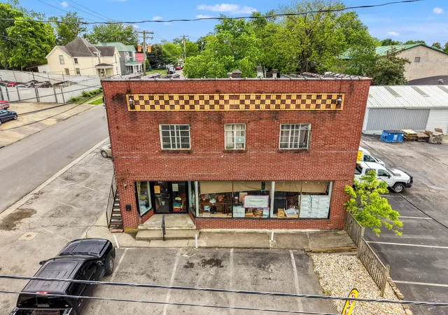 Homes for sale in Winchester, KY | 502 W Lexington Ave, Winchester, KY 40391 | MLS# 26010324