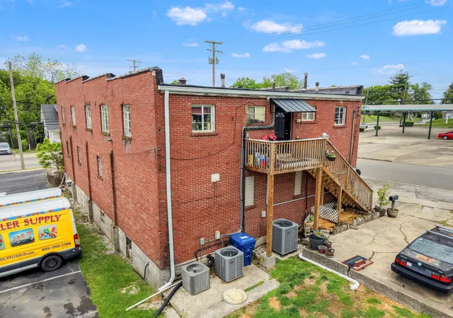 Photo 2 of House for sale at 502 W Lexington Ave, Winchester, KY 40391 | MLS# 26010324 | Listing updated on 2026-09-02