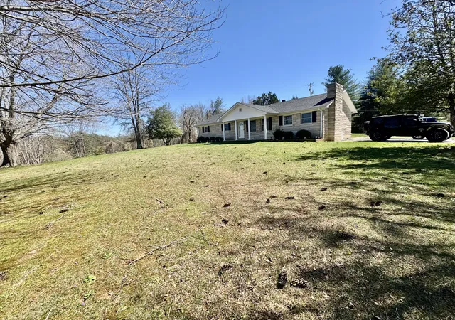 Homes for sale in Irvine, KY | 521 Clearcreek Rd, Irvine, KY 40336 | MLS# 26010068