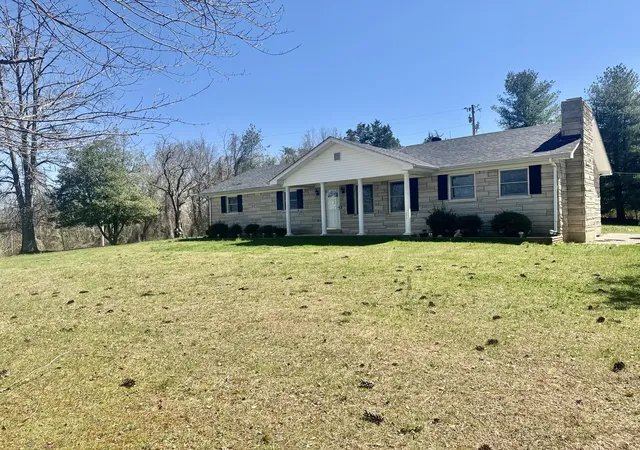 Homes for sale in Irvine, KY | 521 Clearcreek Rd, Irvine, KY 40336 | MLS# 26010068