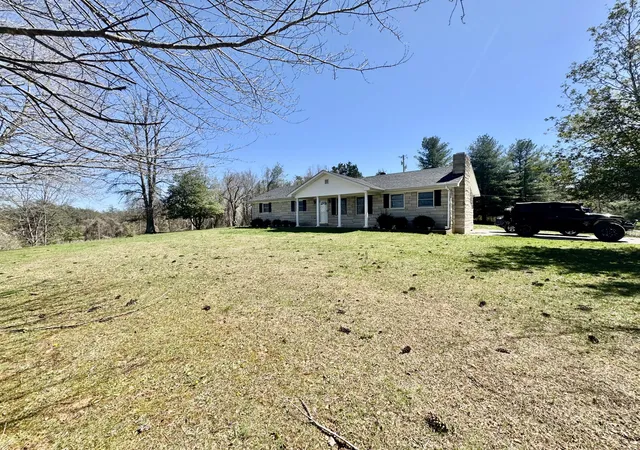 Homes for sale in Irvine, KY | 521 Clearcreek Rd, Irvine, KY 40336 | MLS# 26010068