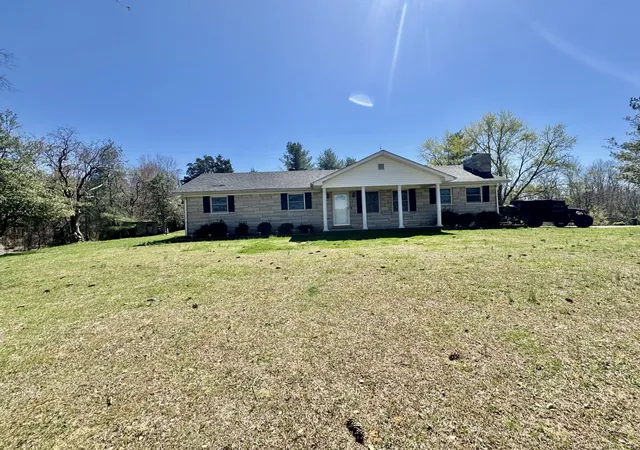 Homes for sale in Irvine, KY | 521 Clearcreek Rd, Irvine, KY 40336 | MLS# 26010068