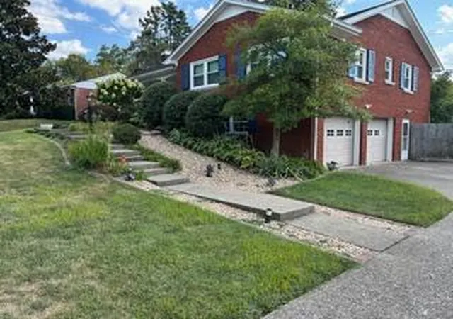 Photo 3 of Single family home for sale at 42 Mockingbird Valley Rd, Winchester, KY 40391 | MLS# 26009944 | Listing updated on 2026-09-28
