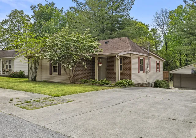 Homes for sale in Midway, KY | 327 Smith St, Midway, KY 40347 | MLS# 26010193
