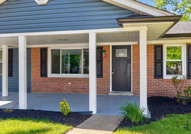 Photo 3 of Single family home for sale at 504 Barberry Ln, Nicholasville, KY 40356 | MLS# 26018833 | Listing updated on 2026-09-06
