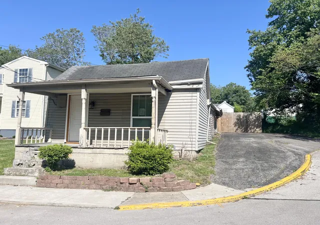 Homes for sale in Paris, KY | 870 Lylesville St, Paris, KY 40361 | MLS# 26010001