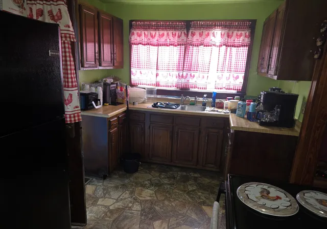 3rd image of 2002 Winchester Ave, Middlesboro, KY 40965 | MLS# 26010030