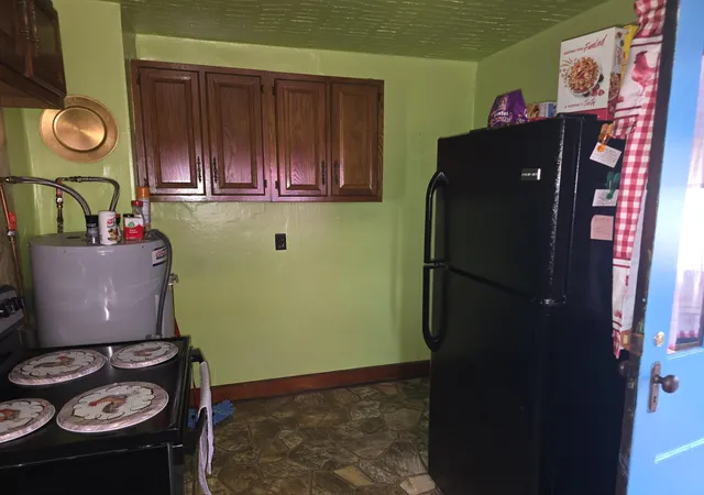 5th image of 2002 Winchester Ave, Middlesboro, KY 40965 | MLS# 26010030