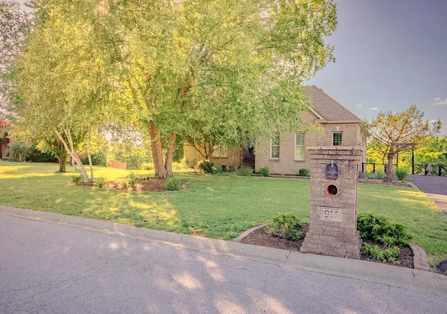 Photo 1 of Single family home for sale at 916 Country Oaks Dr, Richmond, KY 40475 | MLS# 26010572 | Listing updated on 2026-09-02