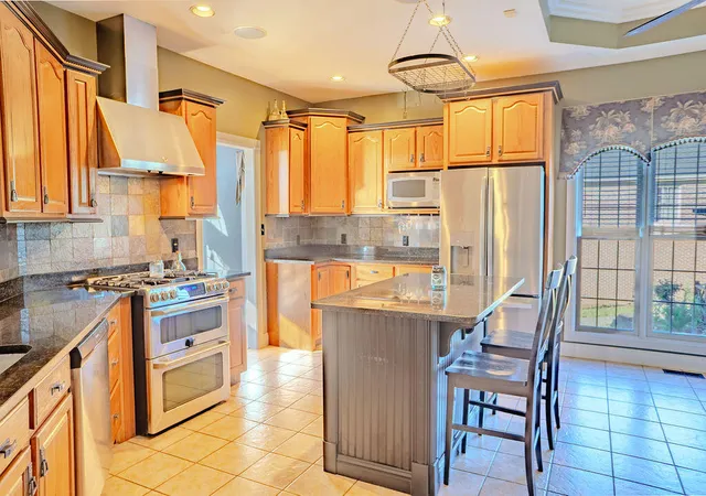 Photo 2 of Single family home for sale at 916 Country Oaks Dr, Richmond, KY 40475 | MLS# 26010572 | Listing updated on 2026-09-02