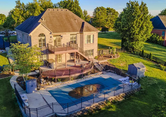 Photo 3 of Single family home for sale at 916 Country Oaks Dr, Richmond, KY 40475 | MLS# 26010572 | Listing updated on 2026-09-02