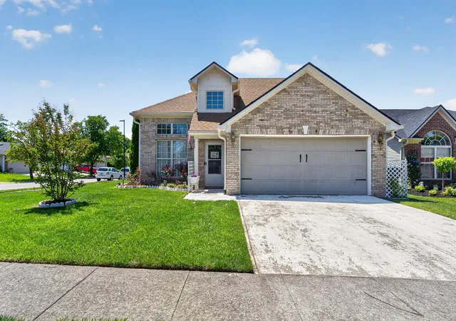 Homes for sale in Lexington, KY | 2700 Green Valley Ct, Lexington, KY 40511 | MLS# 26010664