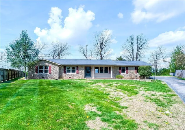 Photo 1 of Sale Pending at 784 Colonial Tr, Frankfort, KY 40601 | MLS# 26010179 | Listing updated on 2026-05-09