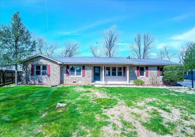 Photo 2 of Sale Pending at 784 Colonial Tr, Frankfort, KY 40601 | MLS# 26010179 | Listing updated on 2026-05-09