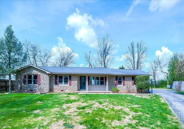 Photo 3 of Sale Pending at 784 Colonial Tr, Frankfort, KY 40601 | MLS# 26010179 | Listing updated on 2026-05-09