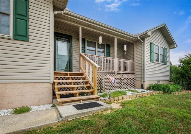 Homes for sale in Williamsburg, KY | 49 Deerfield Dr, Williamsburg, KY 40769 | MLS# 26010232