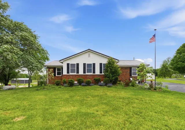 Homes for sale in Lancaster, KY | 915 Richmond Road Loop 1, Lancaster, KY 40444 | MLS# 26010252