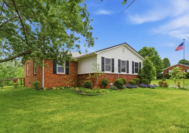 Homes for sale in Lancaster, KY | 915 Richmond Road Loop 1, Lancaster, KY 40444 | MLS# 26010252