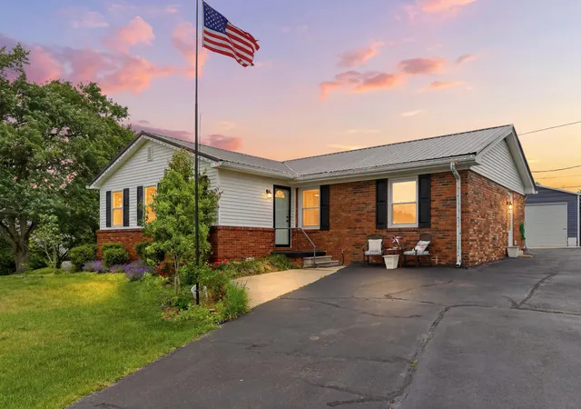 Homes for sale in Lancaster, KY | 915 Richmond Road Loop 1, Lancaster, KY 40444 | MLS# 26010252