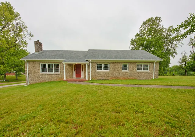Photo 3 of Sale Pending at 16 Manor Dr, Winchester, KY 40391 | MLS# 26010312 | Listing updated on 2026-09-08