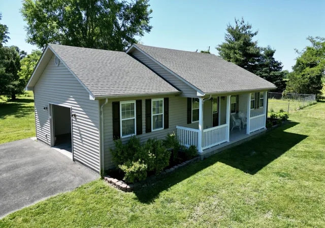 Photo 3 of Single Family Residence at 44 Windswept Ln, Russell Springs, KY 42642 | MLS# 26011048 | | Sold on 2026-06-16