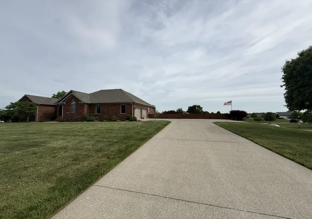 Photo 3 of Townhouse for sale at 846 Ridgewood Dr #4, Berea, KY 40403 | MLS# 26010363 | Listing updated on 2026-05-21