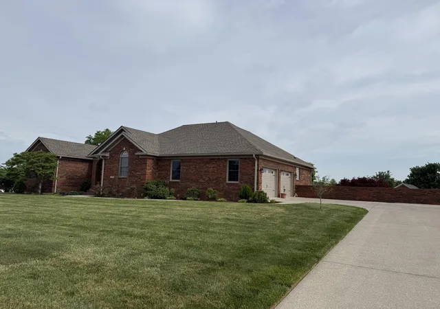 Photo 3 of Townhouse for sale at 846 Ridgewood Dr #4, Berea, KY 40403 | MLS# 26010363 | Listing updated on 2026-05-21