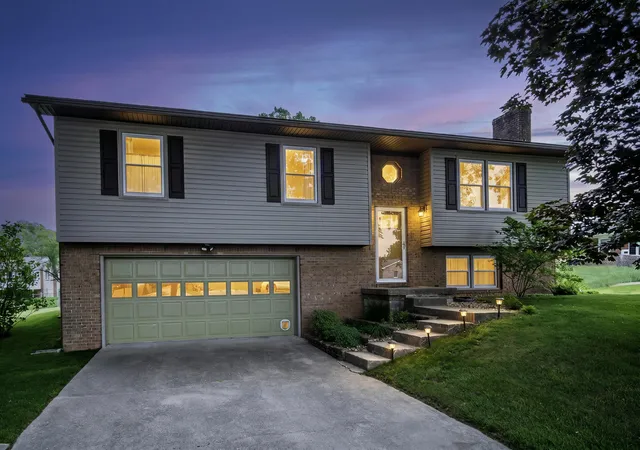 Homes for sale in Versailles, KY | 203 Westridge Ct, Versailles, KY 40383 | MLS# 26010697