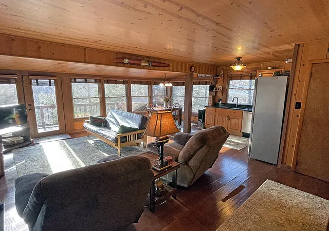 Homes for sale in Russell Springs, KY | 116 Cabin Dr, Russell Springs, KY 42642 | MLS# 26010854